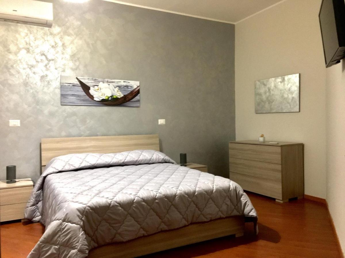 Alpheus Apartment Syracuse Bagian luar foto