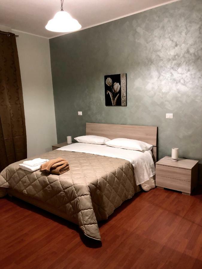 Alpheus Apartment Syracuse Bagian luar foto