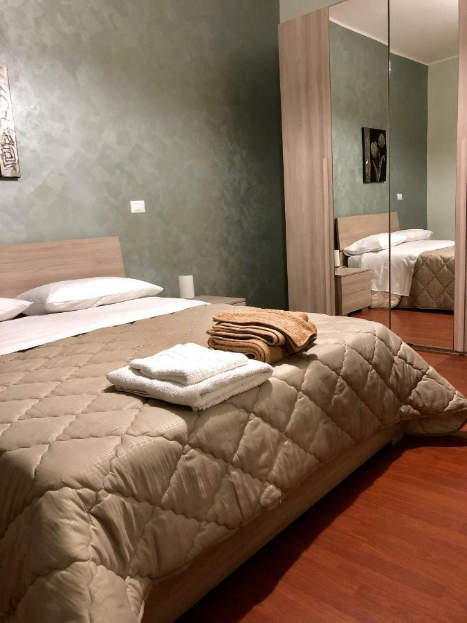 Alpheus Apartment Syracuse Bagian luar foto